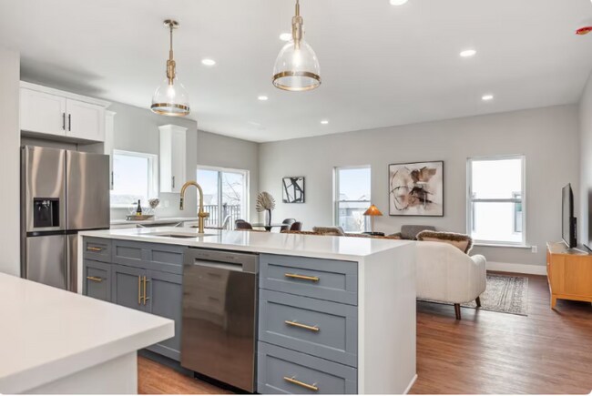 Foto del edificio - 4486 Butterfield Pl