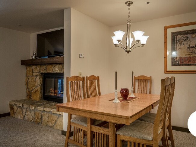 Building Photo - 333 Ski Way