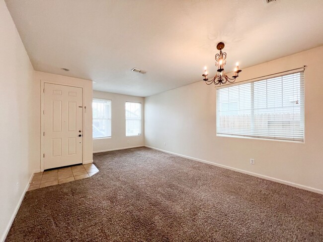 Foto del edificio - Spacious Home 3 Bedroom Home in Elk Grove