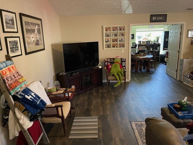 Building Photo - Spacious Condo!