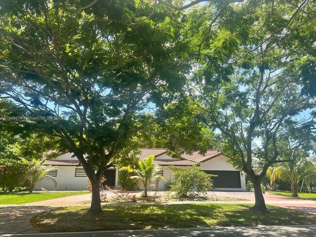 Building Photo - 15775 N Miami Ave
