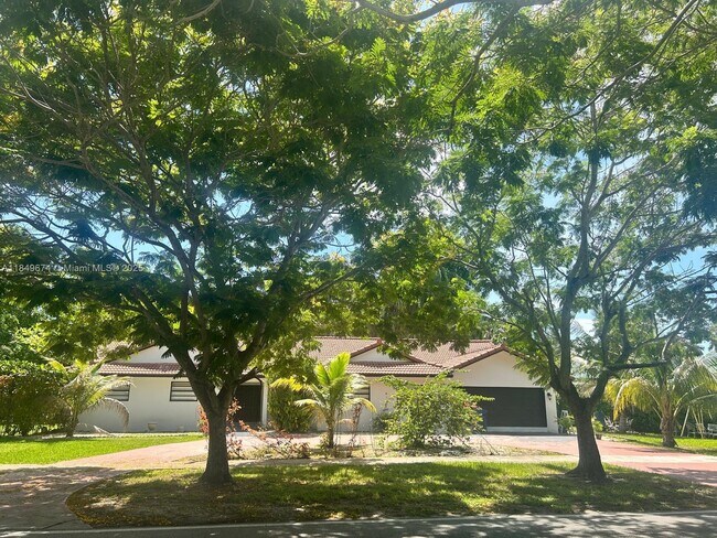 Foto del edificio - 15775 N Miami Ave