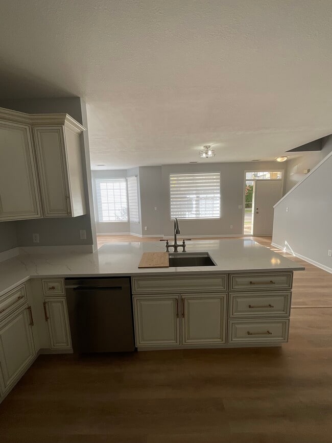 Building Photo - 28957 Cullen Dr