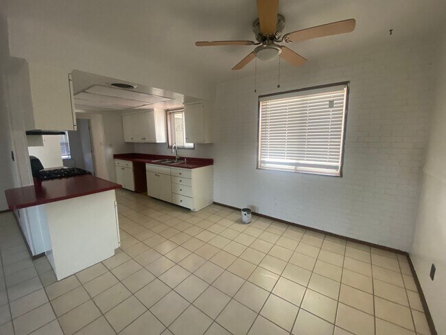 Foto del edificio - 1733 Aspen Ave