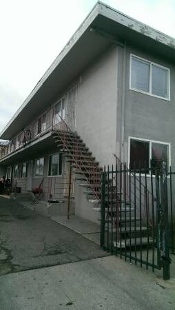 Building Photo - 1805 33rd Ave