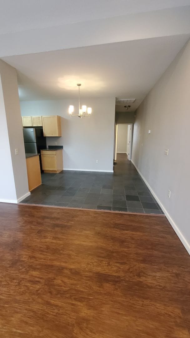 Building Photo - 40 E Maple St