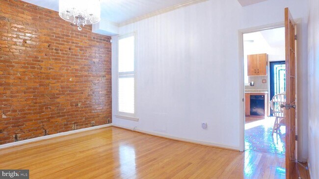 Foto del edificio - 1209 E St NE