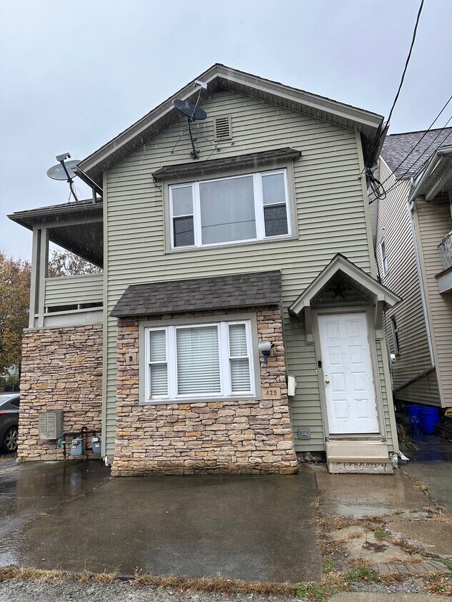 Foto principal - 429 Birch St