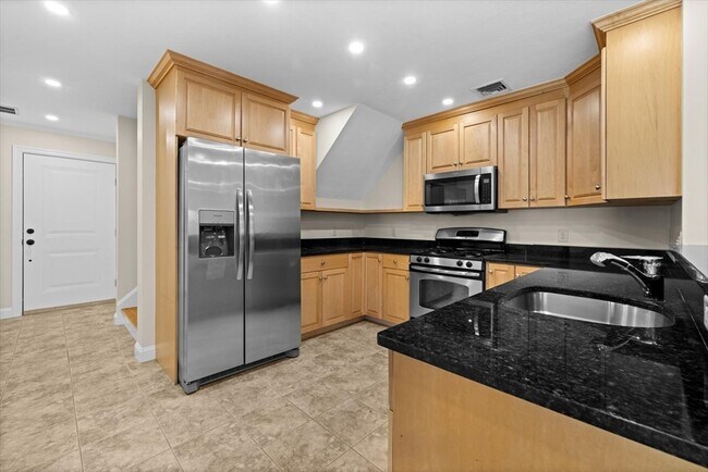 Foto del edificio - 57 Dedham Ave
