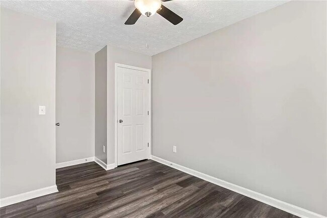 Building Photo - 2787 Valley Green Dr