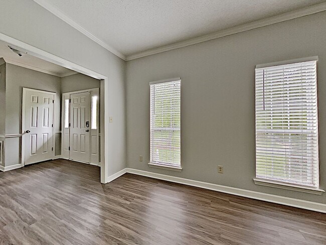 Building Photo - 2234 Redwood Dr