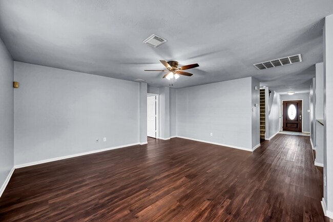 Foto del edificio - 7811 Holly Berry Ct