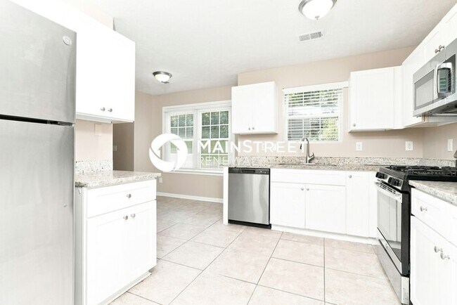 Foto del edificio - 4 Bedroom Pet-Friendly Home in Douglasville, GA with Main Street Renewal