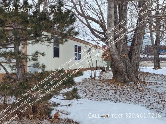 Building Photo - 707 Eastgate Dr SE