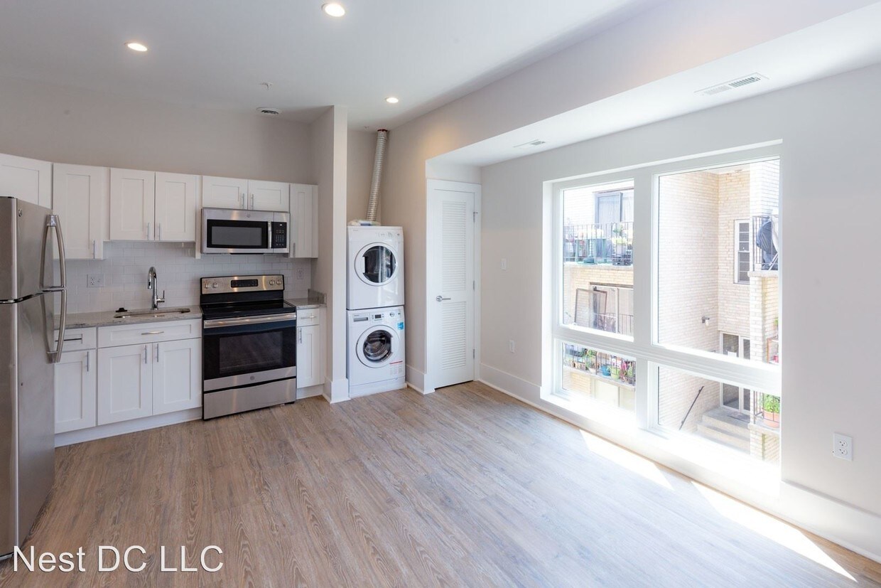 Foto principal - 1904 Irving St NE