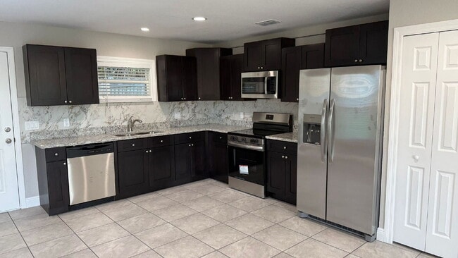 Building Photo - 192 Julie Ln