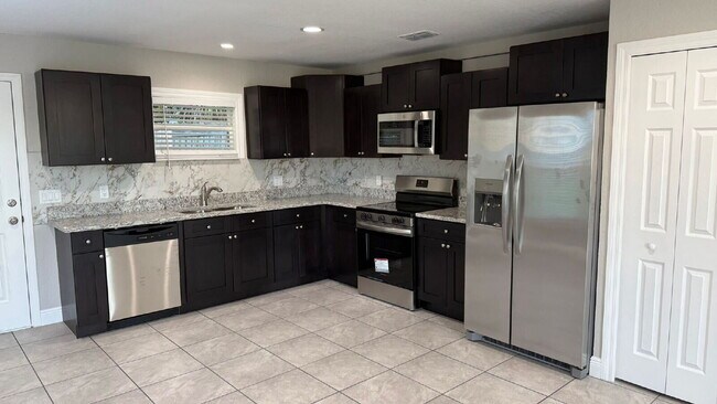 Foto del edificio - 192 Julie Ln