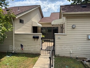 Building Photo - 801 Laurel Hill Dr