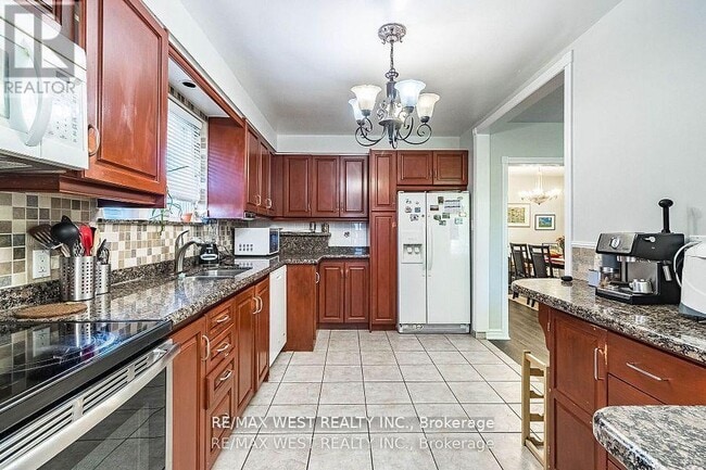 Building Photo - 24 Clarion Rd