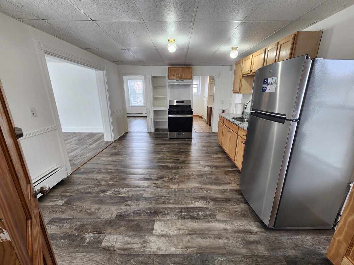 Primary Photo - 37 Watson St