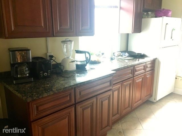 Building Photo - 3 br, 2 bath  - 510 Lawrence St Apt 3