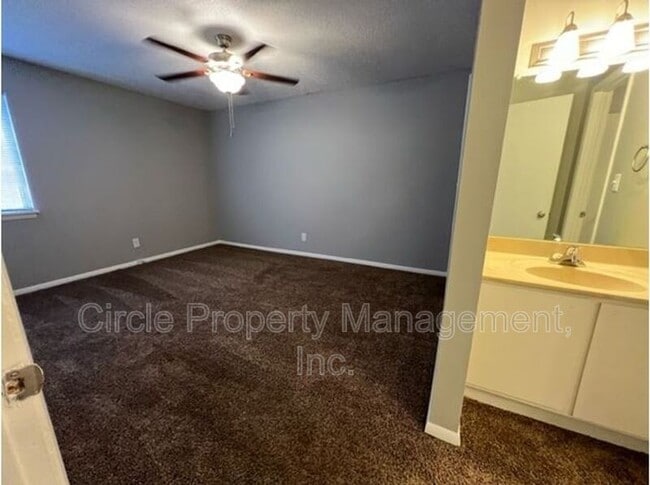 Building Photo - 4000 Hunters Ridge Cir SW