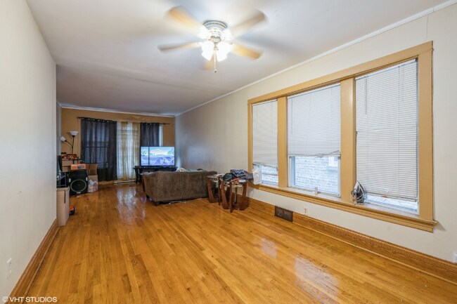 Building Photo - 1418 N Lawler Ave