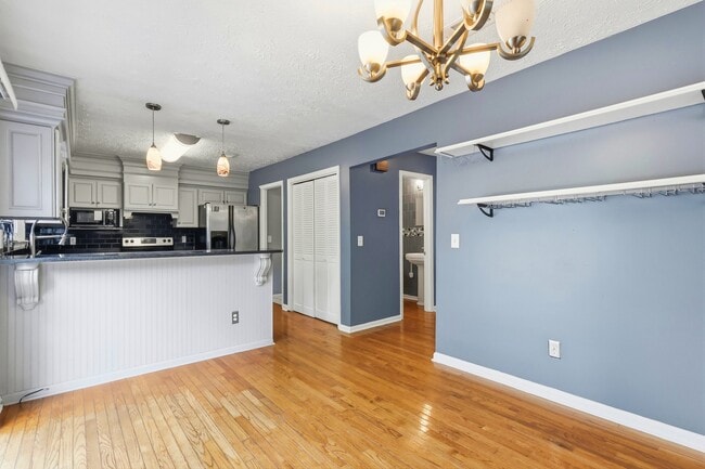 Building Photo - 388 Huntington Ridge Dr