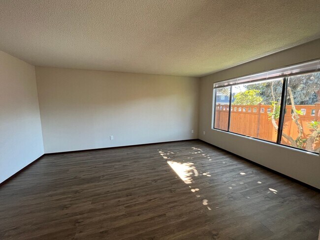 Building Photo - 200-219 Lodean Dr