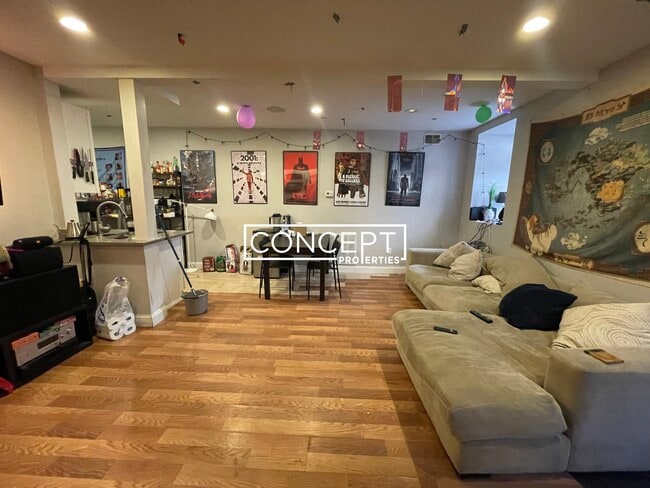 Foto del edificio - 721 Parker St