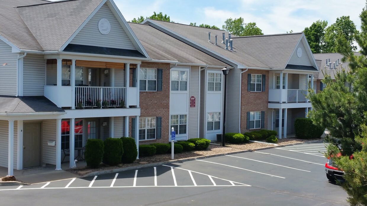 Exterior - Cobblestone Court Apartments