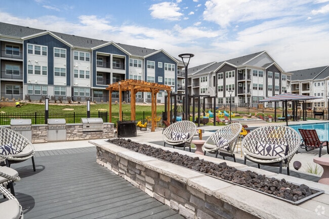 Building Photo - Lariat