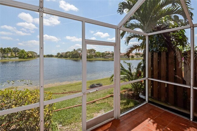 Foto del edificio - 3740 San Simeon Cir