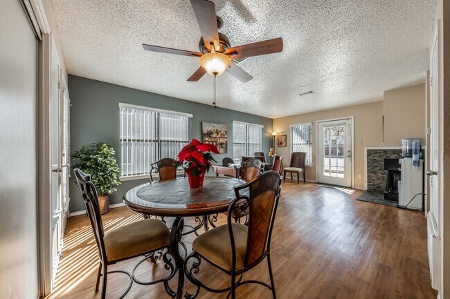 Foto del edificio - 6511 Melrose Trail