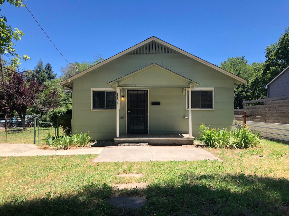 Primary Photo - 2-Bed, 1-Bath, Bungalow