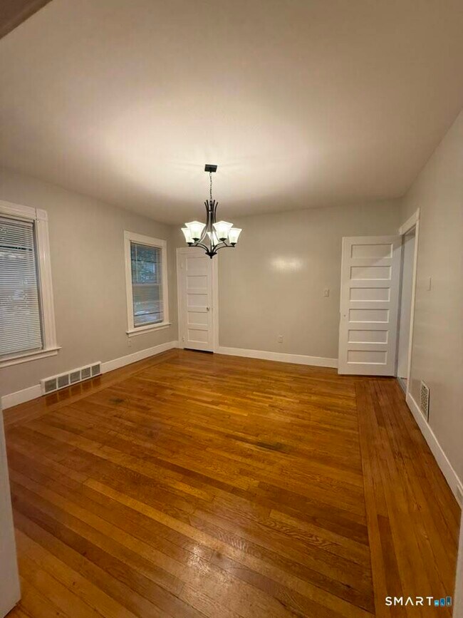 Foto del edificio - 1239 Forest Rd
