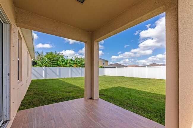 Foto del edificio - Annual Unfurnished Rental