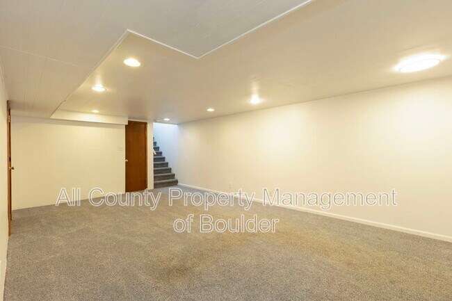 Building Photo - 330 S 39th St