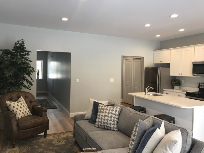 Foto del edificio - 2405 Rosa Road, Ridge Manor Ct