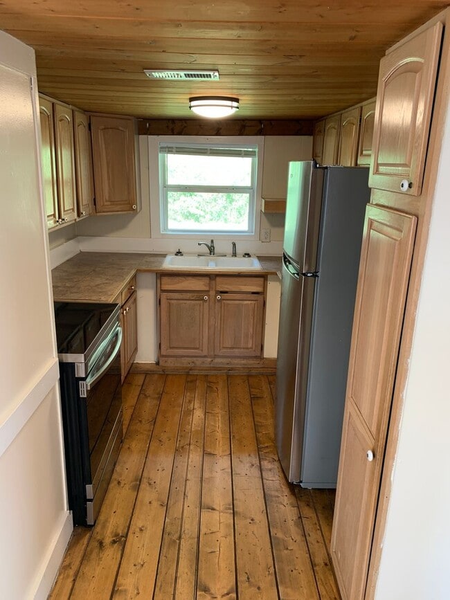 Building Photo - Brevard 3 Bedroom Close to Town