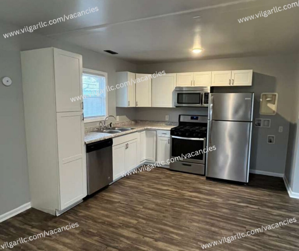 Foto principal - Discover comfort, convenience, and quality living in this beautifully updated 3-bedroom home! Wit...