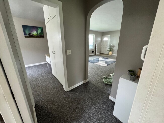 Foto del edificio - 2 bed, 1 bath home for rent in Hudson available IMMEDIATELY