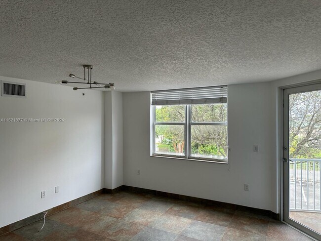 Foto del edificio - 1555 N Treasure Dr
