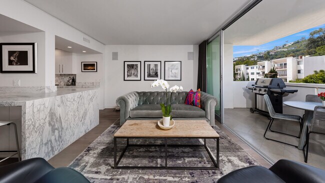 Building Photo - 8787 Shoreham Dr