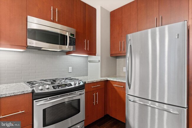 Foto del edificio - Elegant and Spacious One-Bedroom Condo in ...