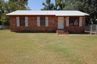 Building Photo - 612 Scott Dr