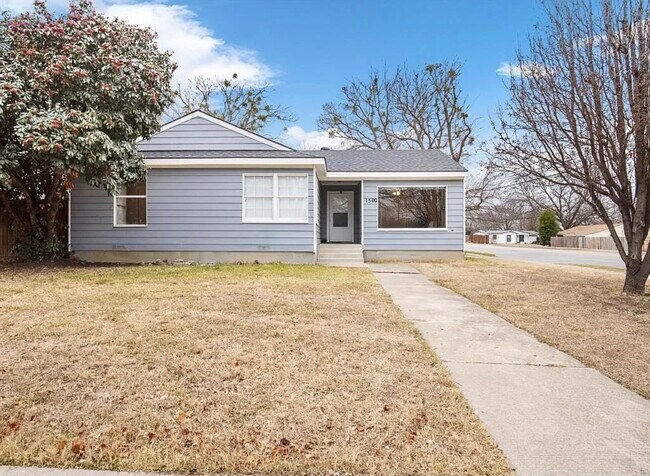 Building Photo - 1500 Carswell Terrace