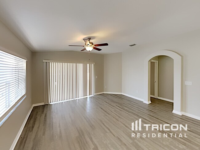 Foto del edificio - 3418 Thistledown Ln