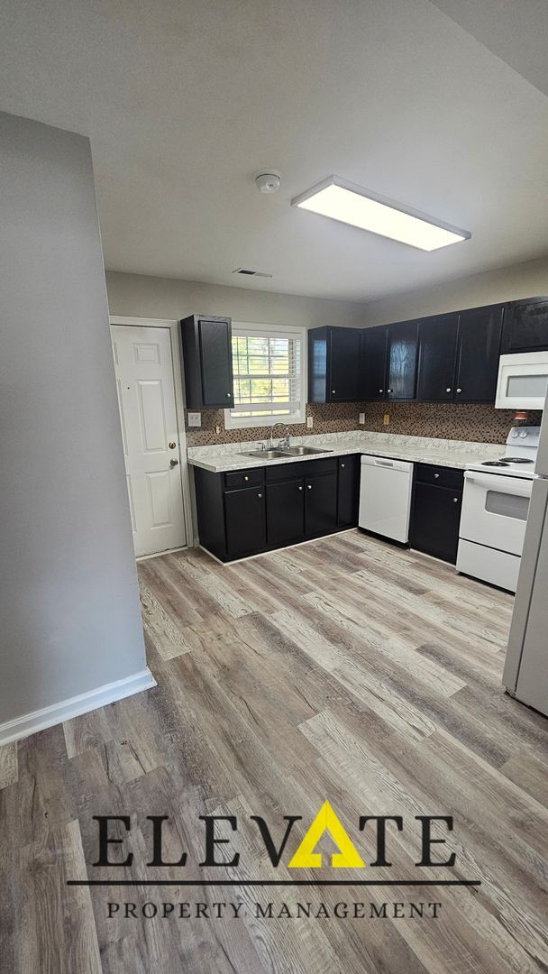 Interior Photo - Strawberry Commons