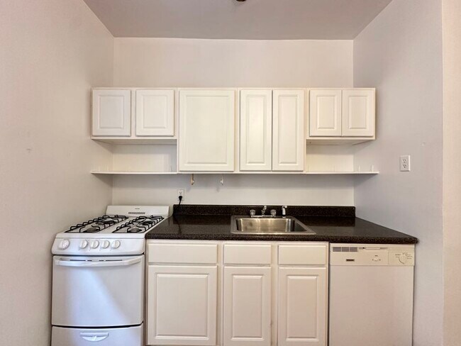 Building Photo - 1036 Dempster St